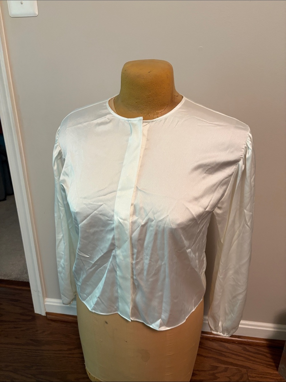 Frame White/Ivory Cropped Volume Long-Sleeve Round-Neck Blouse